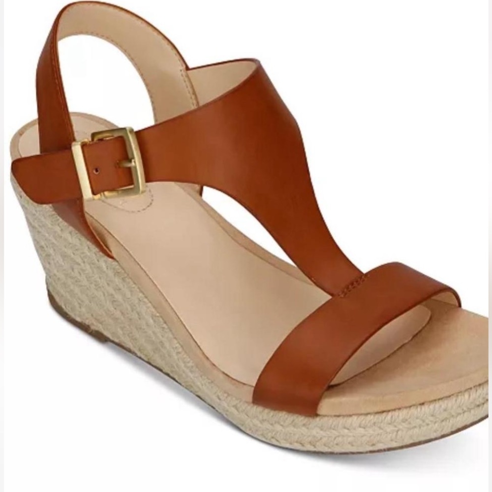 Kenneth Cole Reaction
Card Wedge Espadrille Sandals.   
Size 7.